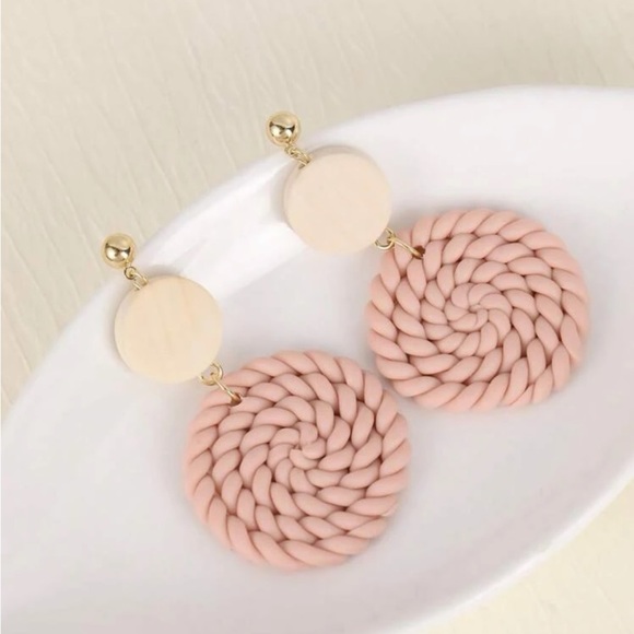 New baby pink drop earrings - Picture 2 of 6